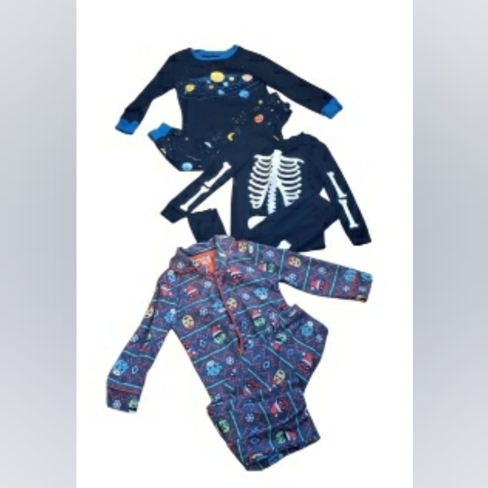 Boy's pajamas bundle 4T 🎁